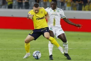 ΑΕΛ 0-0 Ομόνοια: "Ανίκητοι" Μούριελ και Φαμπιάνο, στο "μηδέν" το ντέρμπι (φώτος)