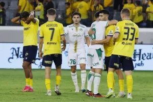 ΑΕΛ 0-0 Ομόνοια: "Ανίκητοι" Μούριελ και Φαμπιάνο, στο "μηδέν" το ντέρμπι (φώτος)