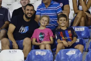 ΦΩΤΟΡΕΠΟΡΤΑΖ από τον κόσμο στο Βαρωσιώτικο ντέρμπι