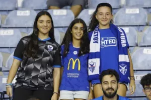 ΦΩΤΟΡΕΠΟΡΤΑΖ από τον κόσμο στο Βαρωσιώτικο ντέρμπι