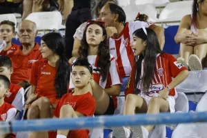 ΦΩΤΟΡΕΠΟΡΤΑΖ από τον κόσμο στο Βαρωσιώτικο ντέρμπι