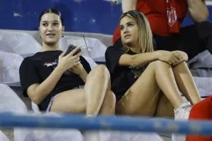 ΦΩΤΟΡΕΠΟΡΤΑΖ από τον κόσμο στο Βαρωσιώτικο ντέρμπι
