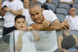 Απόλλων - ΑΕΛ: Το πρώτο της χρονιάς... βάφτηκε γαλάζιο! (Φώτος)