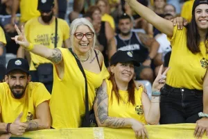 Απόλλων - ΑΕΛ: Το πρώτο της χρονιάς... βάφτηκε γαλάζιο! (Φώτος)