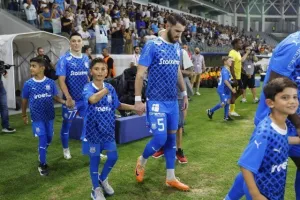 Απόλλων - ΑΕΛ: Το πρώτο της χρονιάς... βάφτηκε γαλάζιο! (Φώτος)