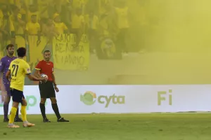 Καπνογόνα και προσωρινή διακοπή στα... 30 δευτερόλεπτα! (Φώτος/Βίντεο)