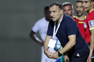Ζητά αντίδραση 
