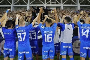 Μετά τη νίκη στο ντέρμπι/ Παίκτες και κόσμος... έγιναν ένα! (Βίντεο - Φώτος)