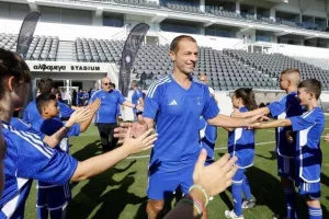 (ΦΩΤΟΣ) Εκδήλωση με Λουίς Φίγκο και άλλους στο "Άλφαμεγα"