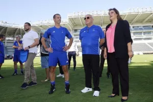 (ΦΩΤΟΣ) Εκδήλωση με Λουίς Φίγκο και άλλους στο "Άλφαμεγα"