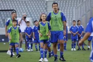 (ΦΩΤΟΣ) Εκδήλωση με Λουίς Φίγκο και άλλους στο "Άλφαμεγα"