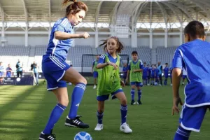 (ΦΩΤΟΣ) Εκδήλωση με Λουίς Φίγκο και άλλους στο "Άλφαμεγα"