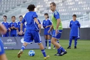 (ΦΩΤΟΣ) Εκδήλωση με Λουίς Φίγκο και άλλους στο "Άλφαμεγα"