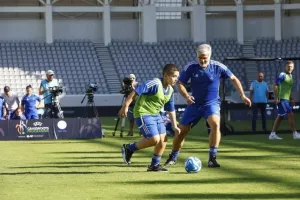 (ΦΩΤΟΣ) Εκδήλωση με Λουίς Φίγκο και άλλους στο "Άλφαμεγα"
