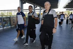 (ΦΩΤΟΣ) Στο αεροδρόμιο για Ισπανία η Εθνική μας