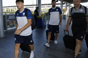 (ΦΩΤΟΣ) Στο αεροδρόμιο για Ισπανία η Εθνική μας