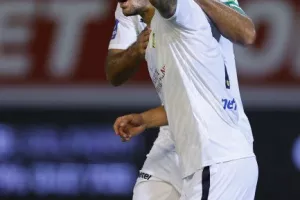 AEZ - AEK: Οι Ζακακιώτες "προσγείωσαν" με "τριάρα" την προβληματική ΑΕΚ! (φώτος)