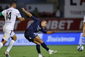 AEZ - AEK: Οι Ζακακιώτες "προσγείωσαν" με "τριάρα" την προβληματική ΑΕΚ! (φώτος)