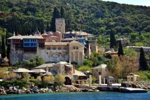 Αγριο ξύλο στο Αγιο Ορος - Μεθυσμένος καλόγερος χτύπησε και έστειλε στο νοσοκομείο άλλον καλόγερο