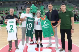 Ο Παναθηναϊκός έδωσε 2 φανέλες για δημοπρασία πριν το ματς με την Τσεντεβίτα