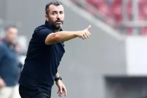 Μαρτίνεθ: «Να κάνουμε γερή και δυνατή τη “γέφυρά” μας γιατί οι άλλοι θέλουν να την γκρεμίσουν»