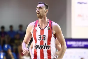 Άνετη πρόκριση στον τελικό με κυρίαρχο Μιλουτίνοβ
