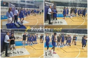 Η απονομή στους παίκτες της Ανόρθωσης (Φώτος)