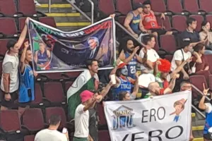 Ιταλία - ΗΠΑ: Το πανό των Ιταλών με τον Πινόκιο!