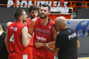 Ολυμπιακός: Το φιλικό με τον Προμηθέα διεκόπη εξαιτίας των τραυματισμών Πίτερς - Πάπας