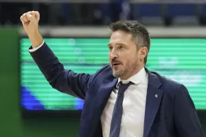Ποτσέκο: "Ο Ντατόμε είναι θρύλος, δεν αξίζω να βρίσκομαι δίπλα του αυτή τη στιγμή"