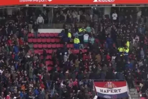 Διακοπή στο PSV - Άγιαξ: Γίνεται προσπάθεια ανάνηψης σε θεατή