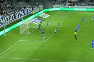 Ψηλά τα χέρια... για το ακυρωθέν γκολ του Άρη
