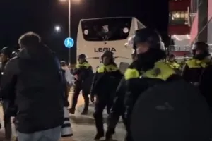 Τρομερό αλαλούμ μετά το παιχνίδι Άλκμααρ - Λέγκια με συλλήψεις δύο παικτών των Πολωνών!