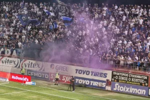 ΓΚΟΛ ο Βαλμπουενά καπνογόνα από την άλλη 