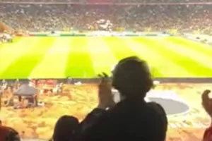 Χειροκροτήματα και αποθέωση των Βέλγων στους Σουηδούς σε ένδειξη συμπαράστασης