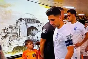«Σκάνδαλο» είδαν οι Τούρκοι στην απεικόνιση της Αγια-Σοφιάς χωρίς μιναρέδες στην OPAP Arena