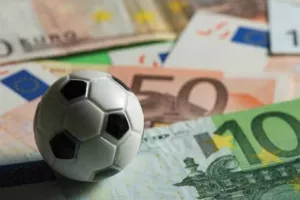 Μπήκε στη μέση... τρίτος και πλήρωσε για να το χαλάσει!!!