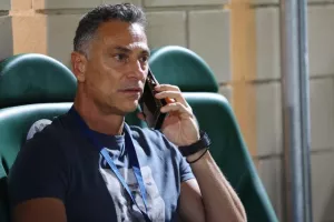 Στο κινητό ο πρόεδρος
