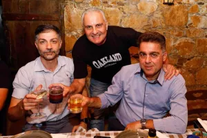 Cheers με Ανδρέα και Ανδρόνικο