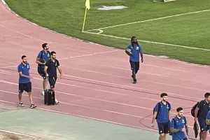 (ΦΩΤΟΣ Kerkida)/Η άφιξη του ΑΠΟΕΛ στο “Στέλιος Κυριακίδης”