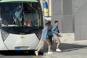 Η άφιξη της ΑΕΛ με... στυλ (φώτος)