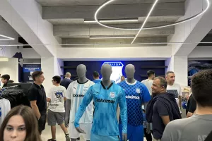 Απολλωνίστες στη μπουτίκ πριν το ματς (Φώτος)