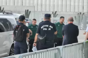 (Φωτορεπορτάζ Kerkida) Η άφιξη των διαιτητών στο "Αλφαμέγα"