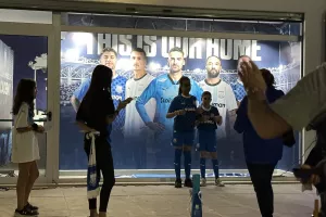 Απολλωνίστες στη μπουτίκ πριν το ματς (Φώτος)