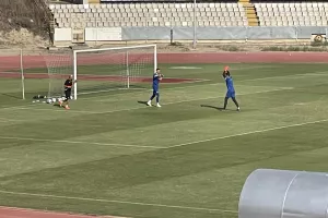ΦΩΤΟΣ/Φιλικό αναμένοντας τα νέα για τον προπονητή