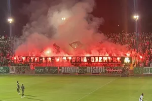 (ΒΙΝΤΕΟ) Εντυπωσιακή ατμόσφαιρα οι Ομονοιάτες: "Hasta la victoria siempre"