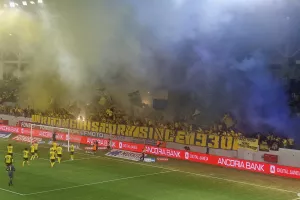 Εντυπωσιακή υποδοχή στο ΑΕΛ - Ανόρθωση (φώτος και βίντεο)