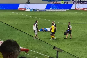 Πρόβλημα στον ώμο, αποχώρησε με φορείο ο Γκερέρο!