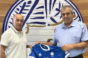 Φανέλα στον Τάκη Παπέττα