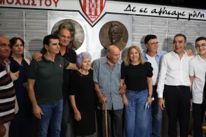 Οι προτομές των Νική Γεωργίου και Αντώνη Τότση στο "Αμμόχωστος" (Φώτος)